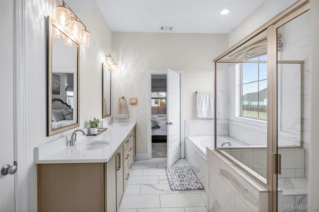 9370 CRESCENT LODGE Circle, Pike Road, AL 36064