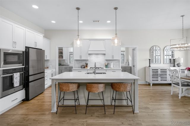 9370 CRESCENT LODGE Circle, Pike Road, AL 36064