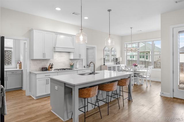 9370 CRESCENT LODGE Circle, Pike Road, AL 36064