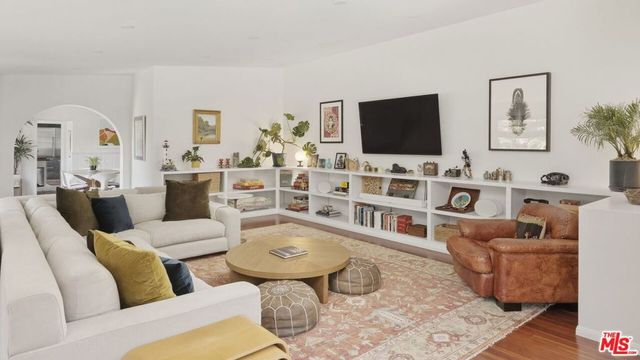 1602 Golf Club Drive, Glendale, CA 91206
