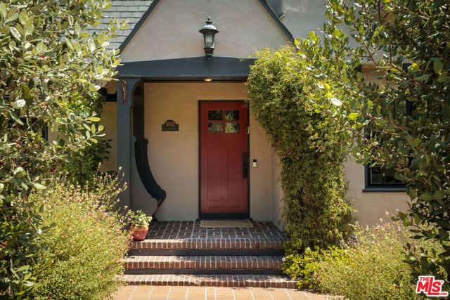 1602 Golf Club Drive, Glendale, CA 91206