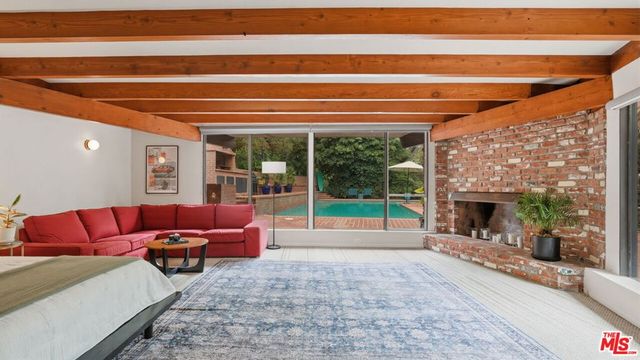 1602 Golf Club Drive, Glendale, CA 91206