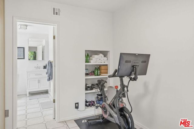 1602 Golf Club Drive, Glendale, CA 91206
