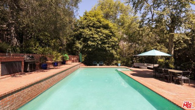 1602 Golf Club Drive, Glendale, CA 91206