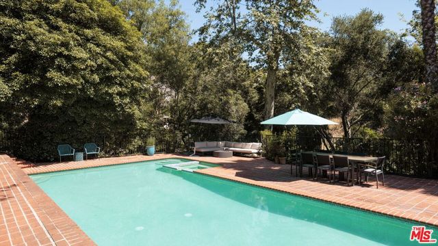 1602 Golf Club Drive, Glendale, CA 91206