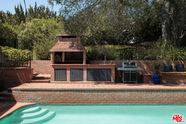 1602 Golf Club Drive, Glendale, CA 91206