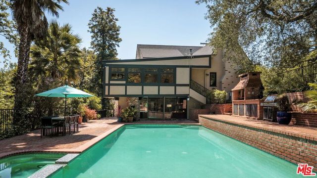 1602 Golf Club Drive, Glendale, CA 91206
