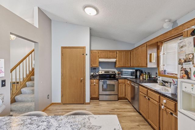 2434 Hynes Avenue N, Oakdale, MN 55128