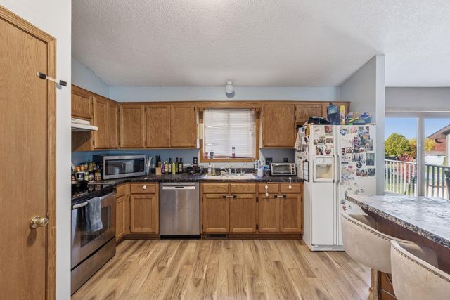 2434 Hynes Avenue N, Oakdale, MN 55128