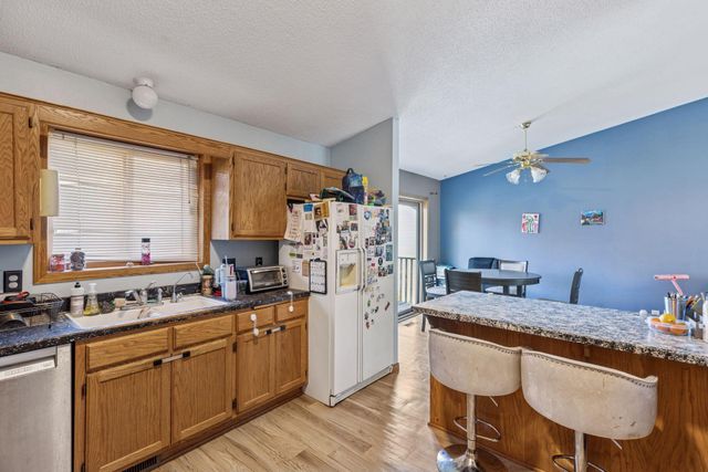 2434 Hynes Avenue N, Oakdale, MN 55128