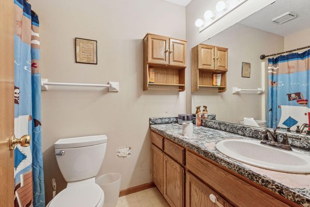 2434 Hynes Avenue N, Oakdale, MN 55128