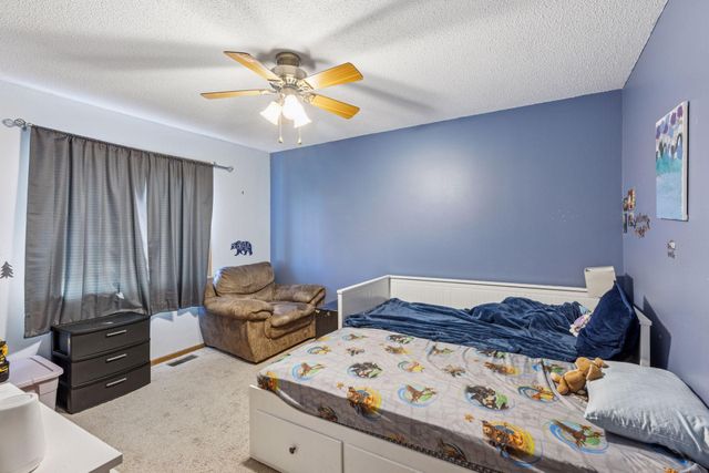 2434 Hynes Avenue N, Oakdale, MN 55128