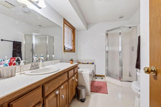 2434 Hynes Avenue N, Oakdale, MN 55128