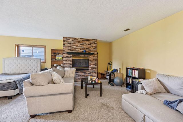 2434 Hynes Avenue N, Oakdale, MN 55128