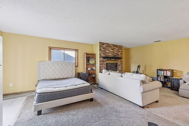 2434 Hynes Avenue N, Oakdale, MN 55128