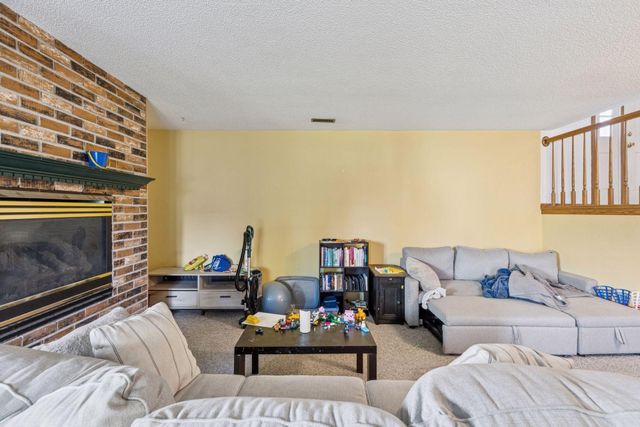 2434 Hynes Avenue N, Oakdale, MN 55128