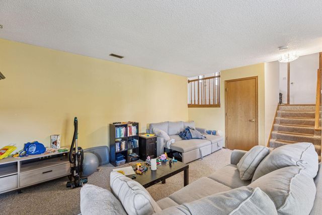 2434 Hynes Avenue N, Oakdale, MN 55128