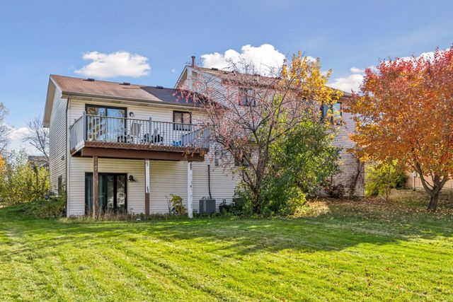 2434 Hynes Avenue N, Oakdale, MN 55128