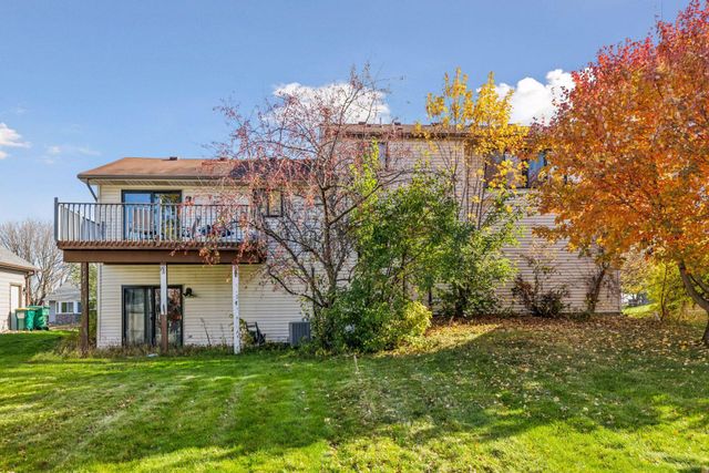 2434 Hynes Avenue N, Oakdale, MN 55128