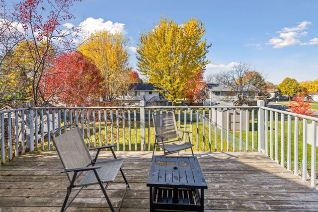 2434 Hynes Avenue N, Oakdale, MN 55128