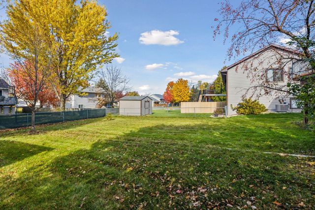 2434 Hynes Avenue N, Oakdale, MN 55128