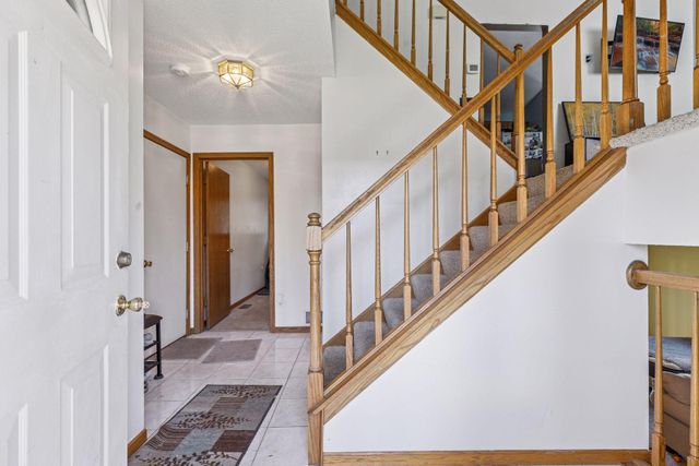 2434 Hynes Avenue N, Oakdale, MN 55128