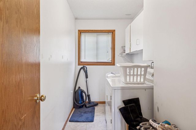 2434 Hynes Avenue N, Oakdale, MN 55128