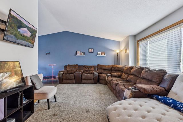 2434 Hynes Avenue N, Oakdale, MN 55128