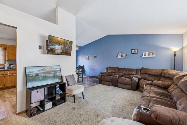 2434 Hynes Avenue N, Oakdale, MN 55128