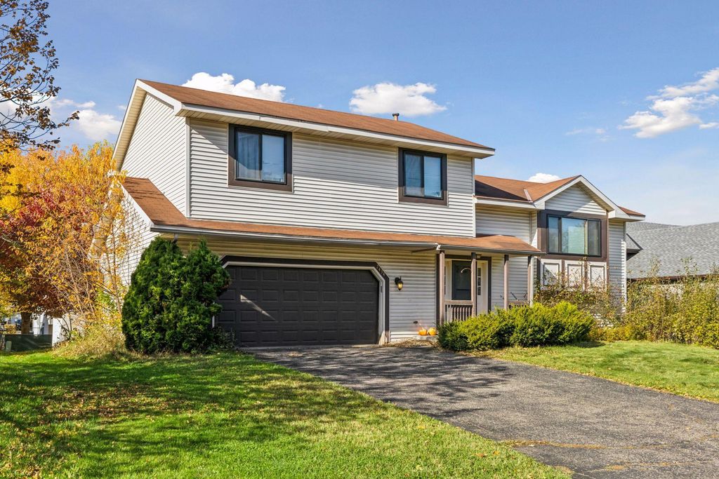 2434 Hynes Avenue N, Oakdale, MN 55128