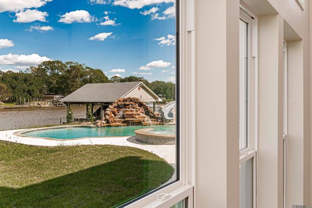 13188 Bayou Terrace Dr, St Amant, LA 70774