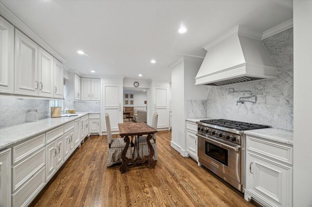 3444 Meadow Lake Lane, Houston, TX 77027