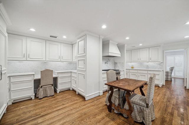 3444 Meadow Lake Lane, Houston, TX 77027