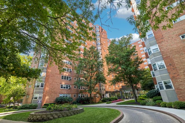 4950 N Marine Drive 1009, Chicago, IL 60640