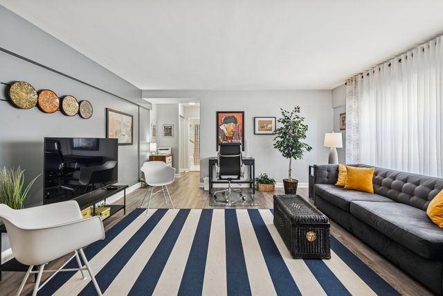4950 N Marine Drive 1009, Chicago, IL 60640