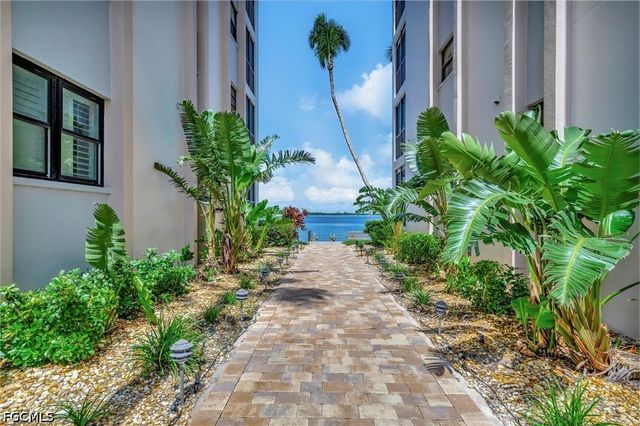 1901 Clifford ST 1001, Fort Myers, FL 33901