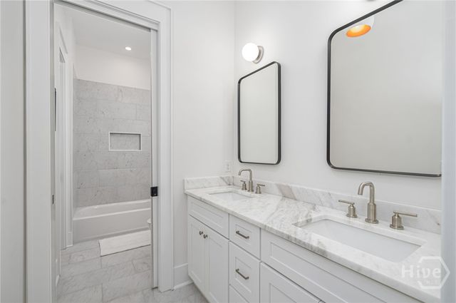 216 W 43rd Street, Savannah, GA 31401