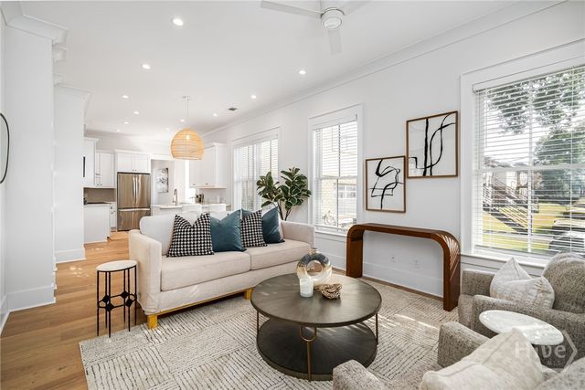 216 W 43rd Street, Savannah, GA 31401