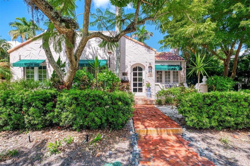 3838 FLORES AVENUE, Sarasota, FL 34239
