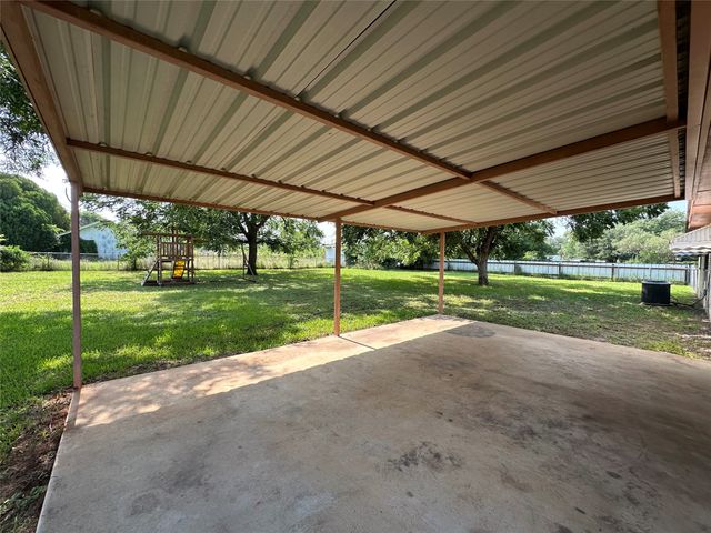 303 N Victor Street, Comanche, TX 76442