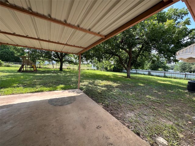 303 N Victor Street, Comanche, TX 76442