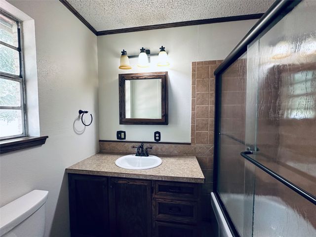 303 N Victor Street, Comanche, TX 76442