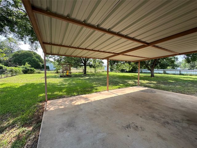 303 N Victor Street, Comanche, TX 76442