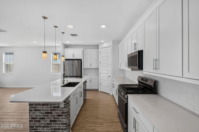 1651 W ESTES Way, Phoenix, AZ 85041