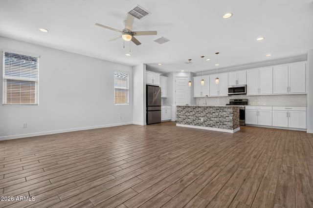 1651 W ESTES Way, Phoenix, AZ 85041