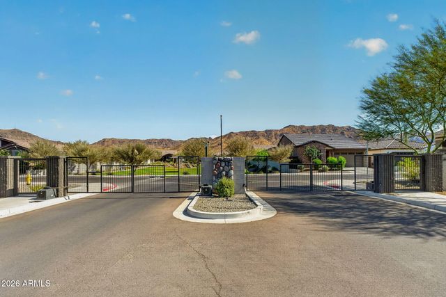 1651 W ESTES Way, Phoenix, AZ 85041