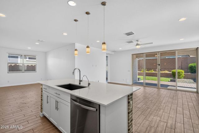 1651 W ESTES Way, Phoenix, AZ 85041