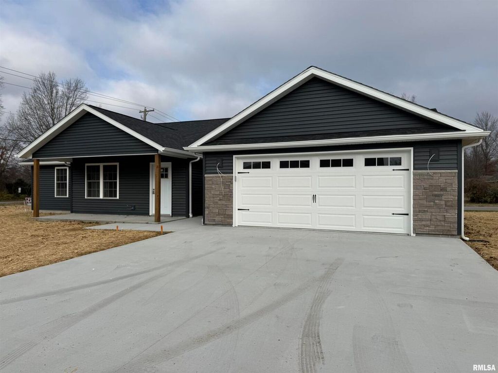 102 TOWNHOUSE Drive, Cambria, IL 62915