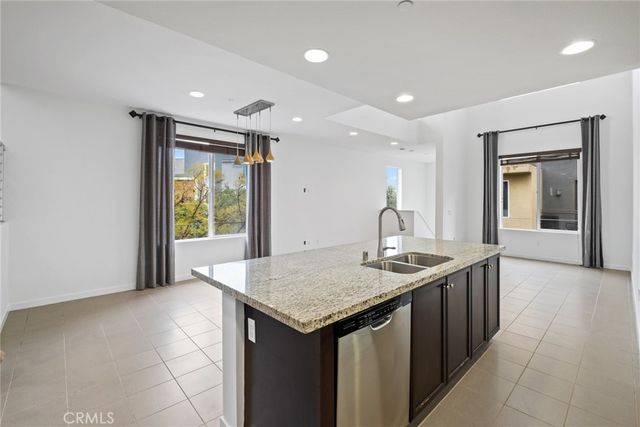 555 Rockefeller, Irvine, CA 92612