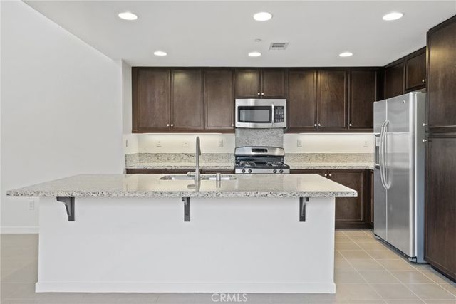 555 Rockefeller, Irvine, CA 92612